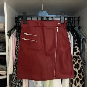 Bershka nova kozna sukna