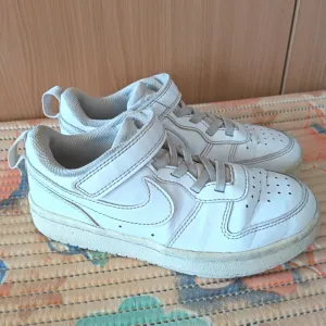 Nike dečije kožne patike