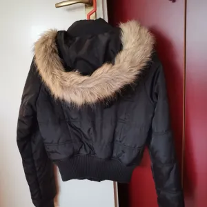 Jakna sa kapuljačom