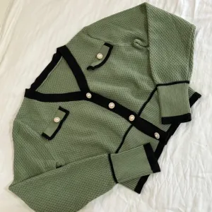 Zeleno-crni džemperić na raskopčavanje