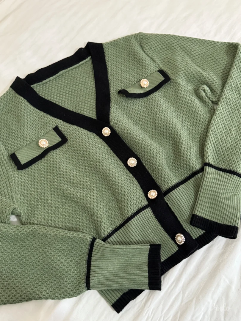 Zeleno-crni džemperić na raskopčavanje