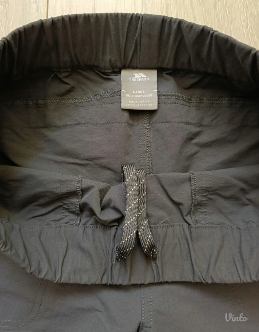 NOVE odlicne TRESPASS DWR Outdoor pantalone - L