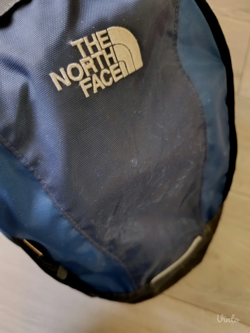Odlican original THE NORTH FACE Vault ranac