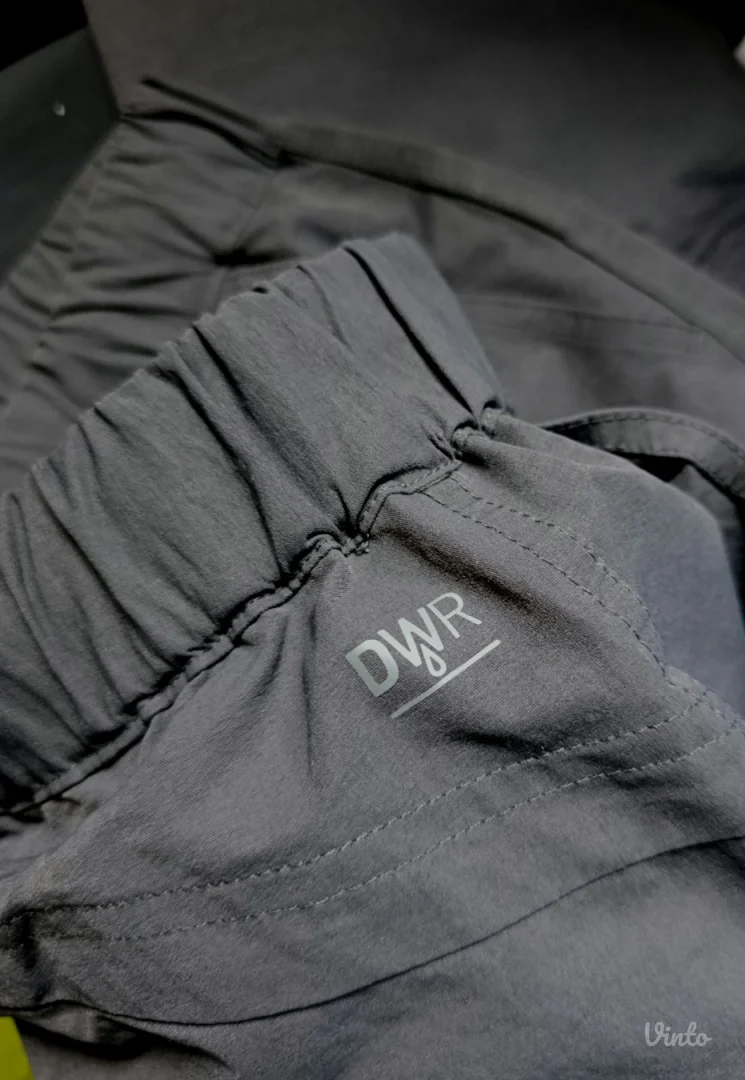 NOVE odlicne TRESPASS DWR Outdoor pantalone - L