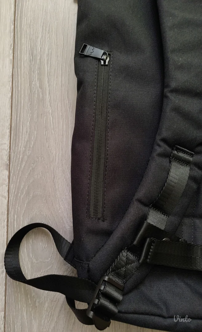 PRODAT!!!   NOV savrsen DOUGHNUT ranac - Predobar!