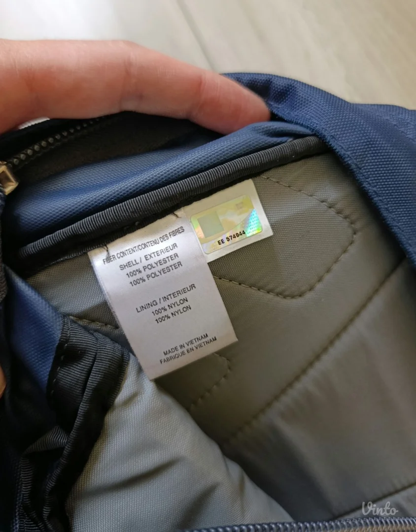 Odlican original THE NORTH FACE Vault ranac