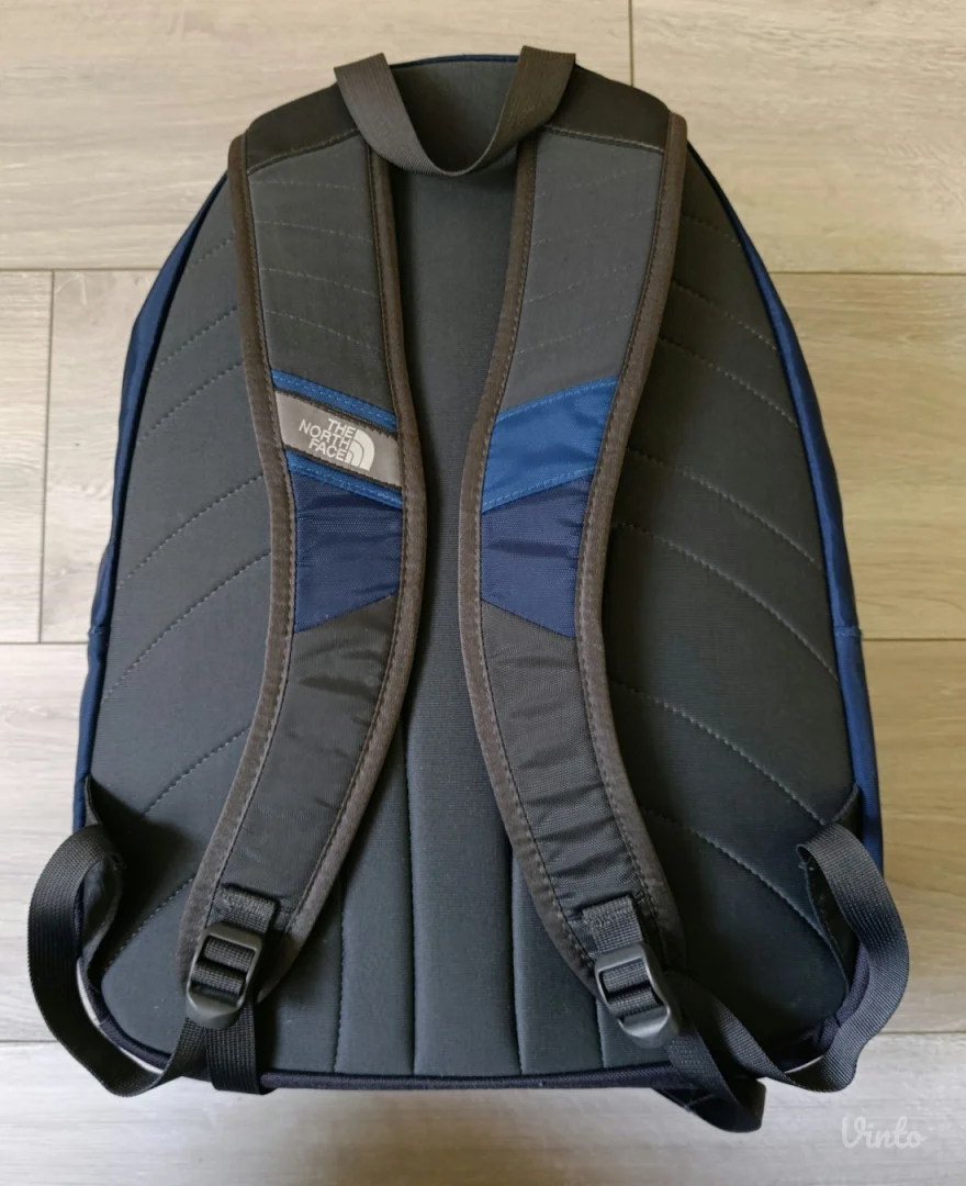 Odlican original THE NORTH FACE Vault ranac