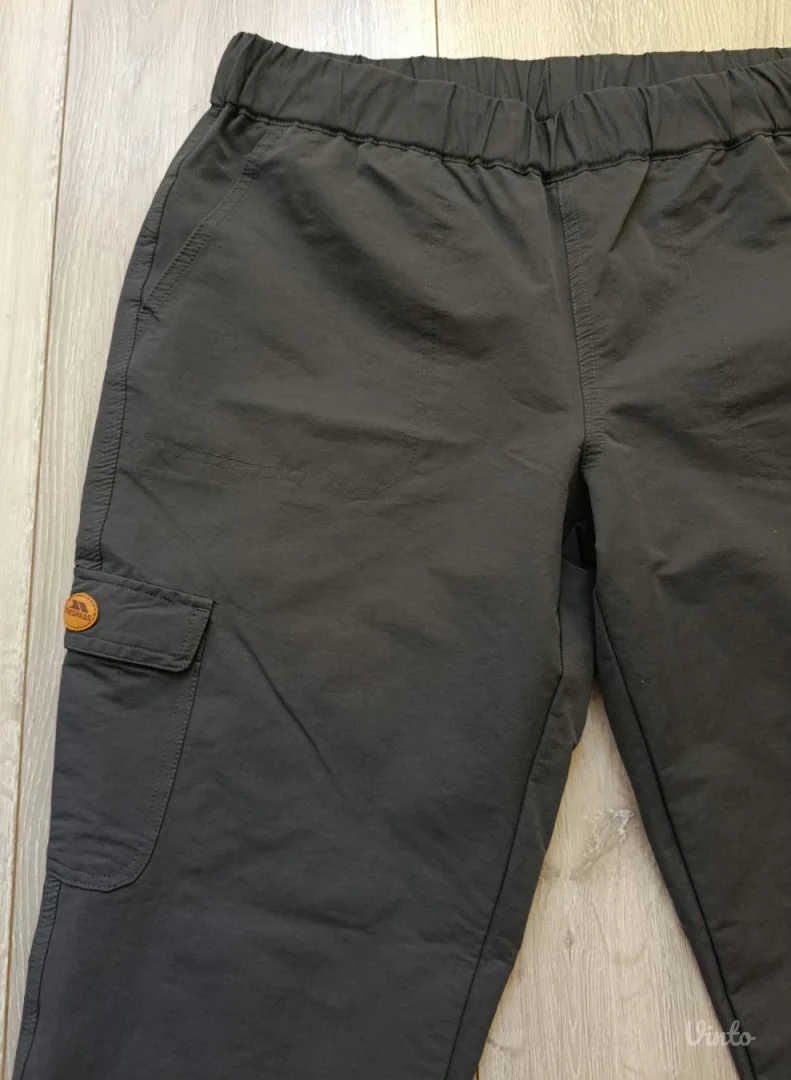 NOVE odlicne TRESPASS DWR Outdoor pantalone - L