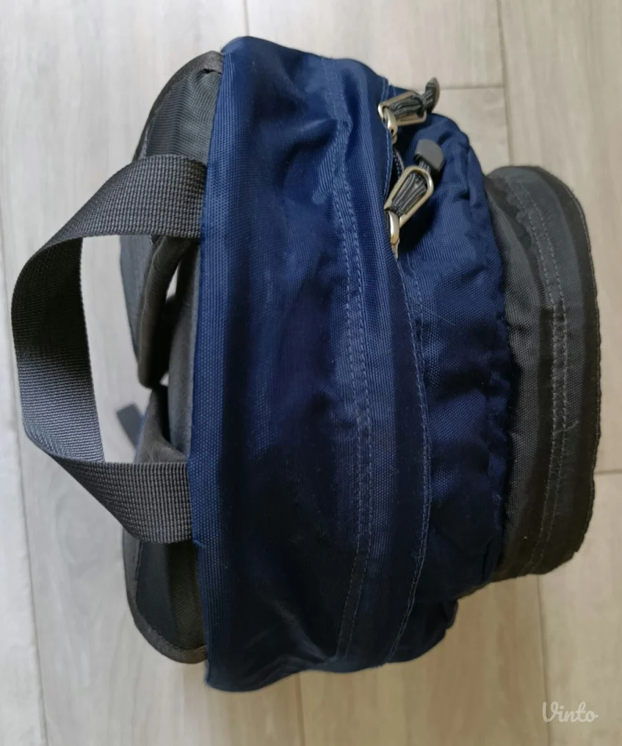 Odlican original THE NORTH FACE Vault ranac