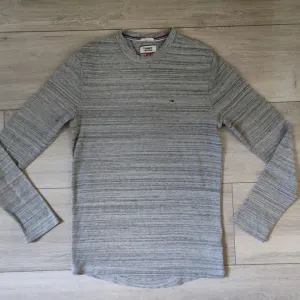 Ekstraaaaa TOMMY HILFIGER duks Slim fit - M-L