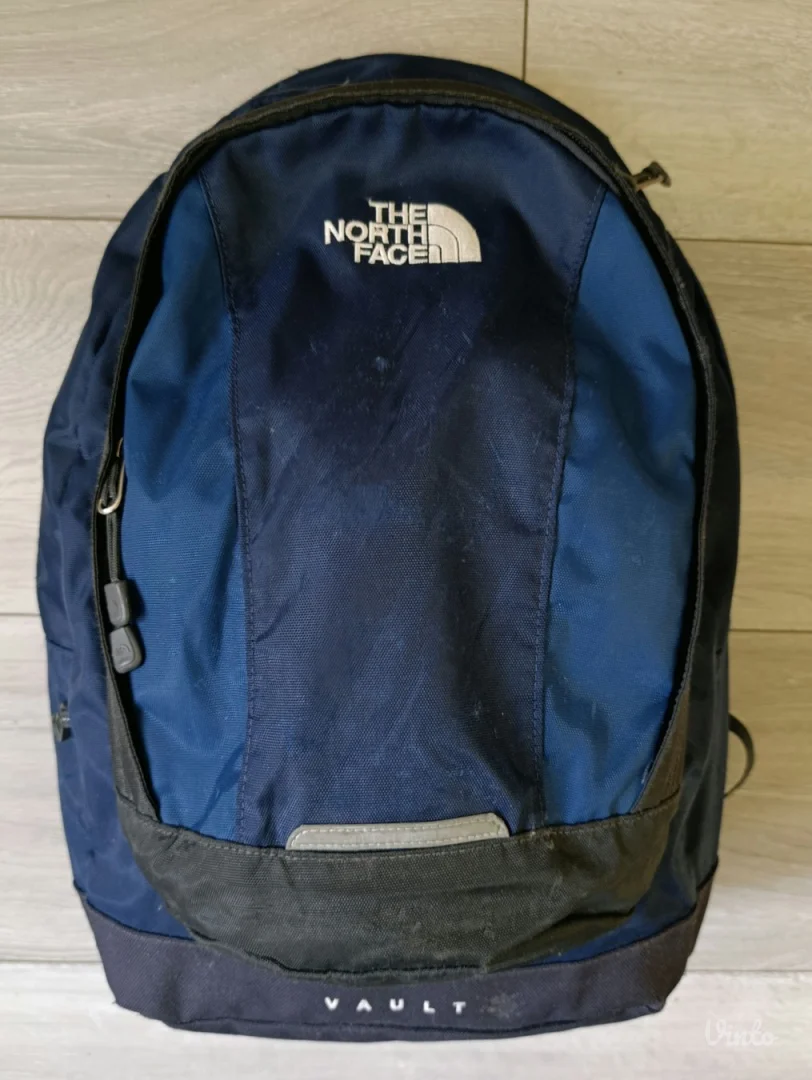 Odlican original THE NORTH FACE Vault ranac