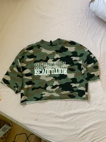 Camo crop top majica - velicina S