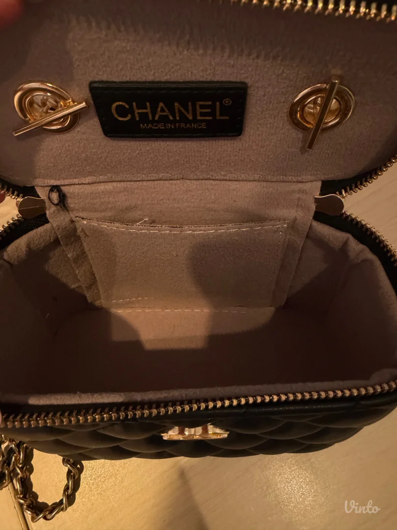 Crna Chanel torbica