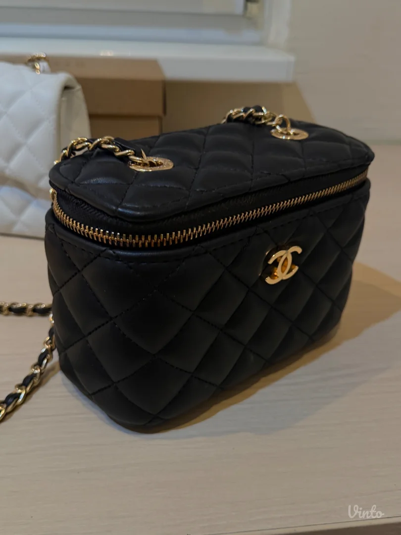 Crna Chanel torbica
