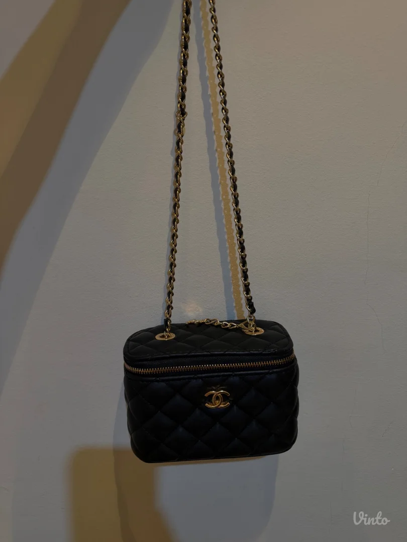 Crna Chanel torbica