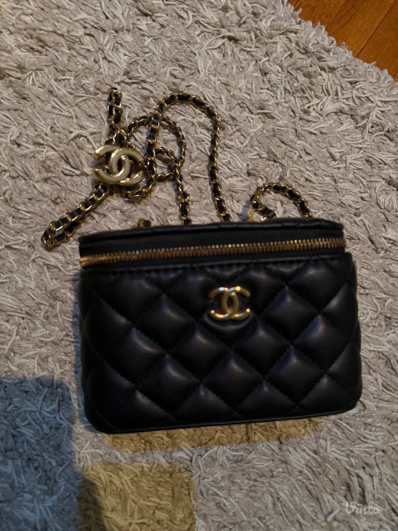 Crna Chanel torbica