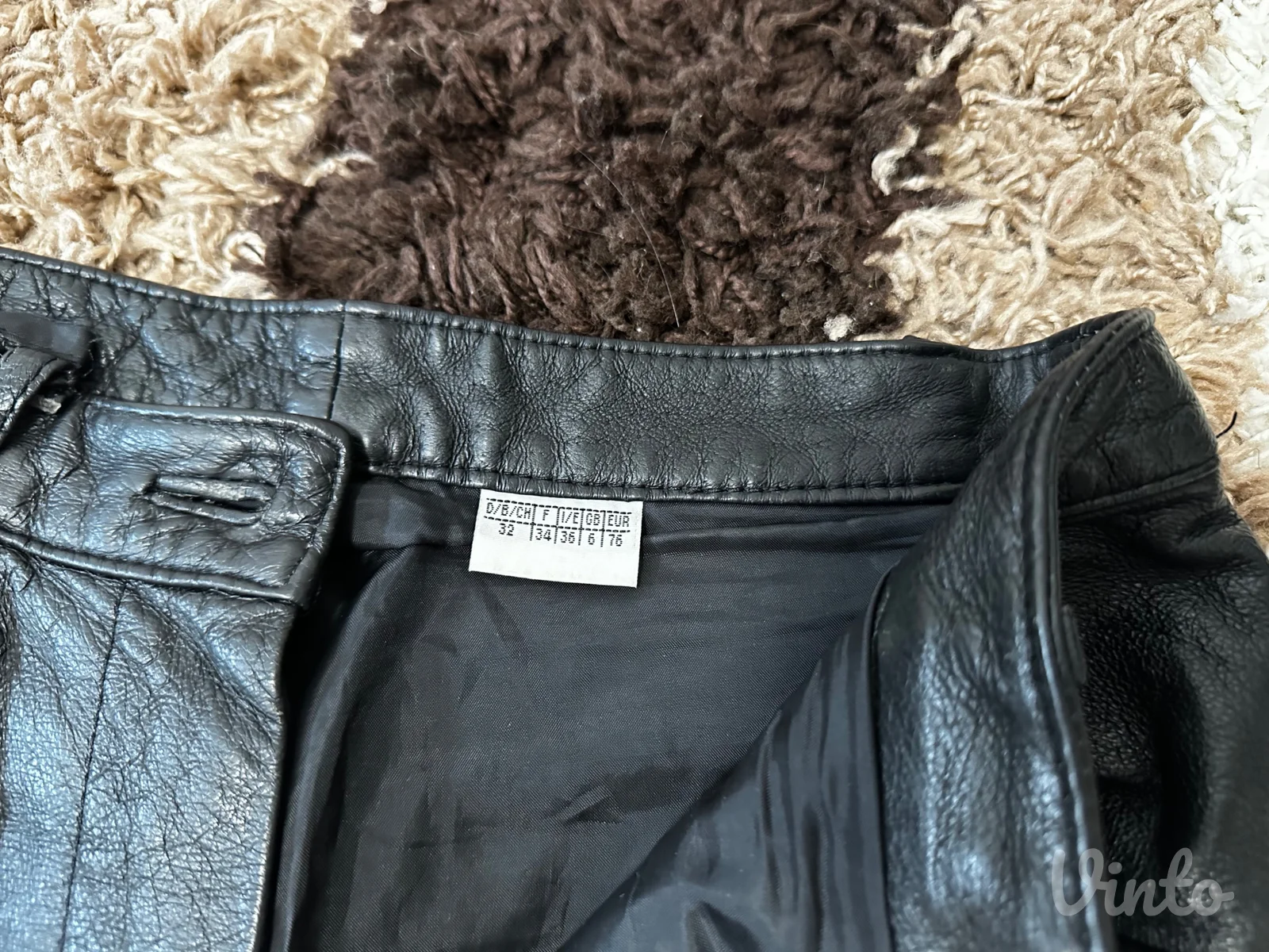 Crne pantalone od prave kože