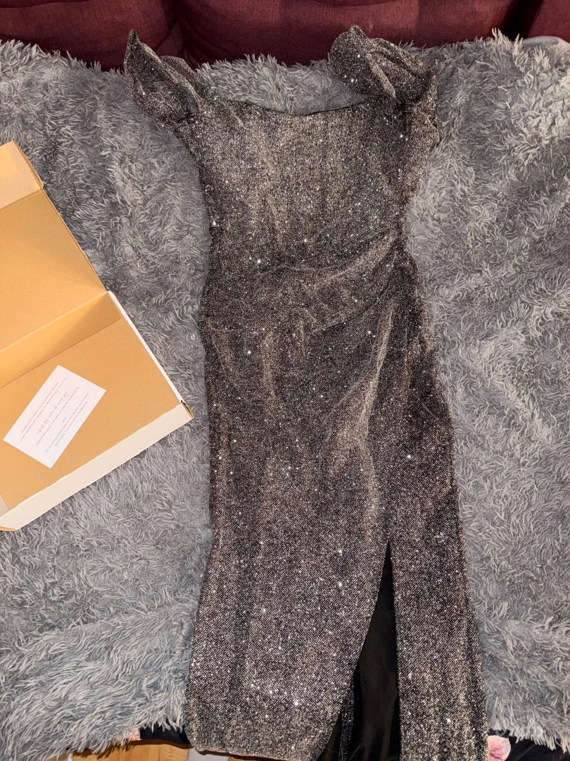 Enigma Dynasty crna haljina sa sivim sljokicama