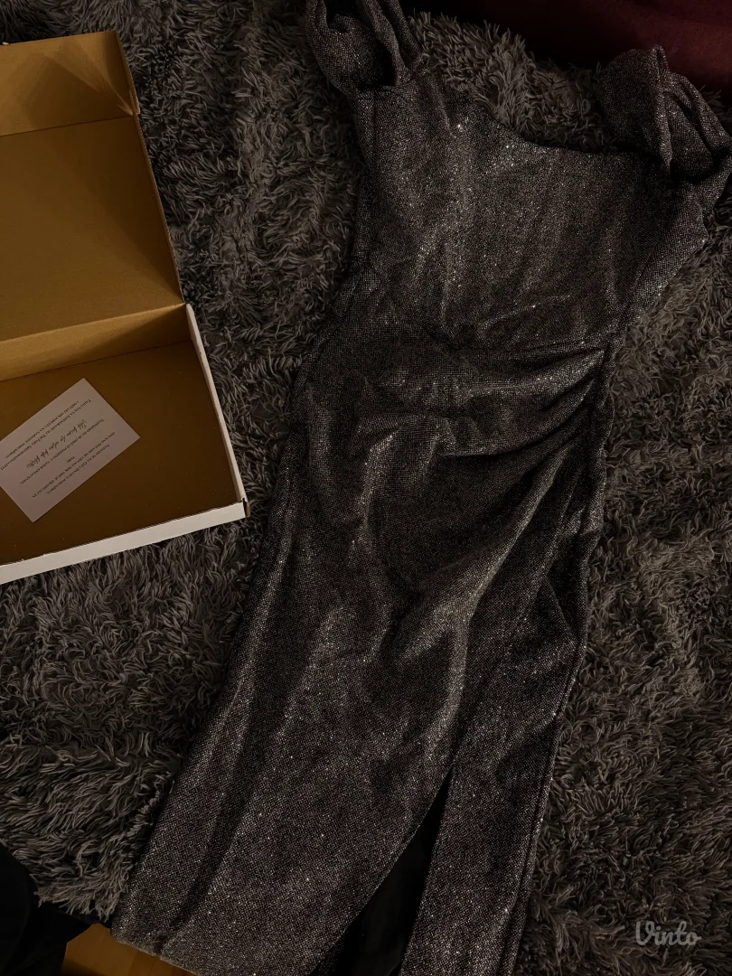 Enigma Dynasty crna haljina sa sivim sljokicama