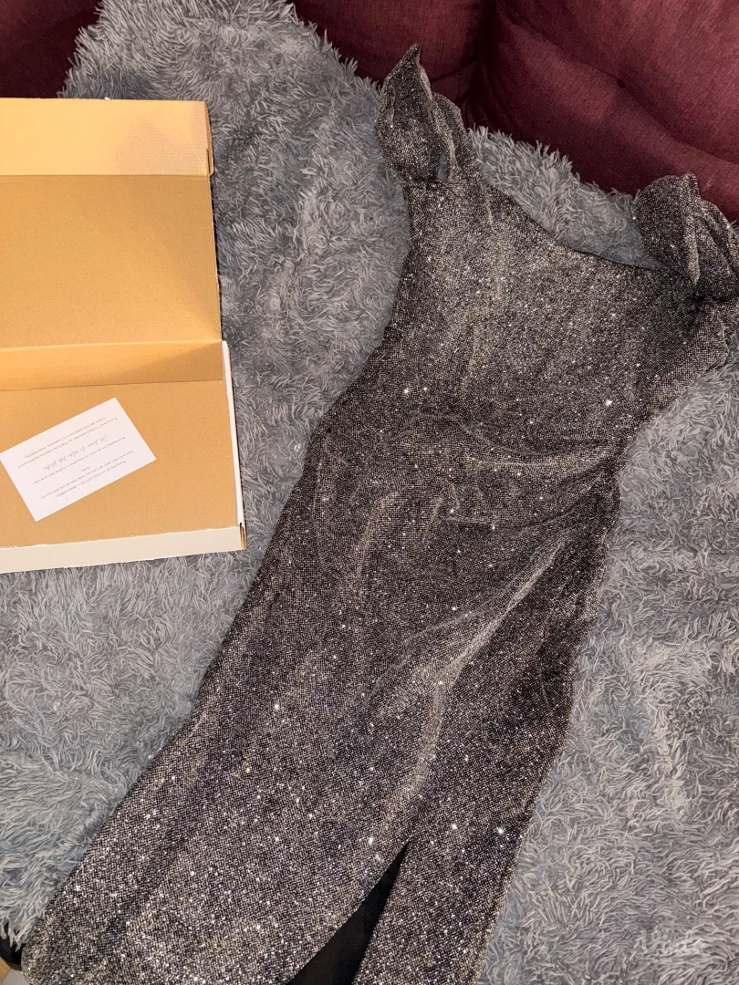 Enigma Dynasty crna haljina sa sivim sljokicama