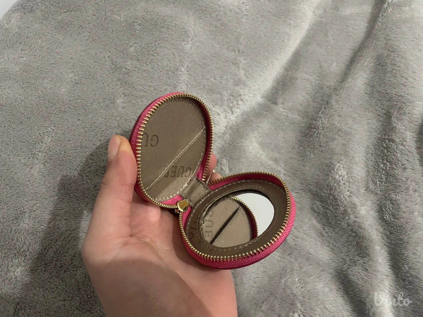 Guess - privezak/novcanik