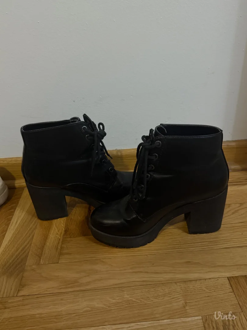 Bershka kožne čizme