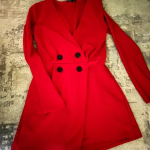 Bershka - crveni kombinezon