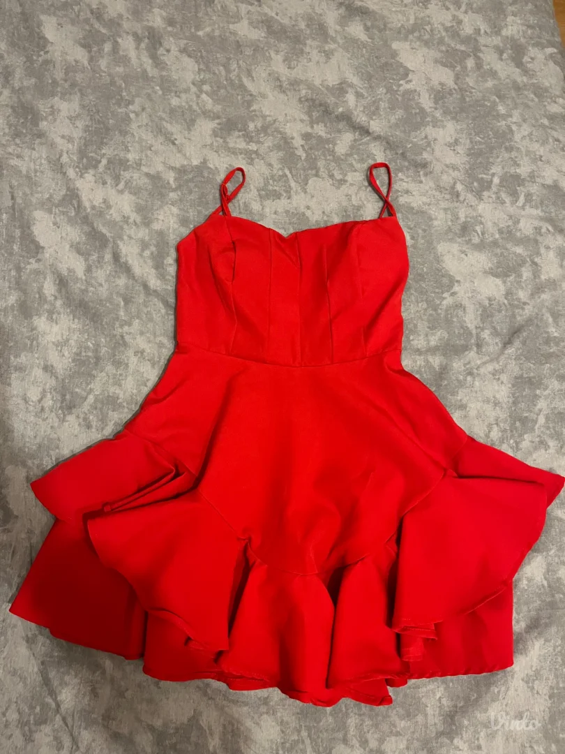 Svečana crvena haljina u S veličini