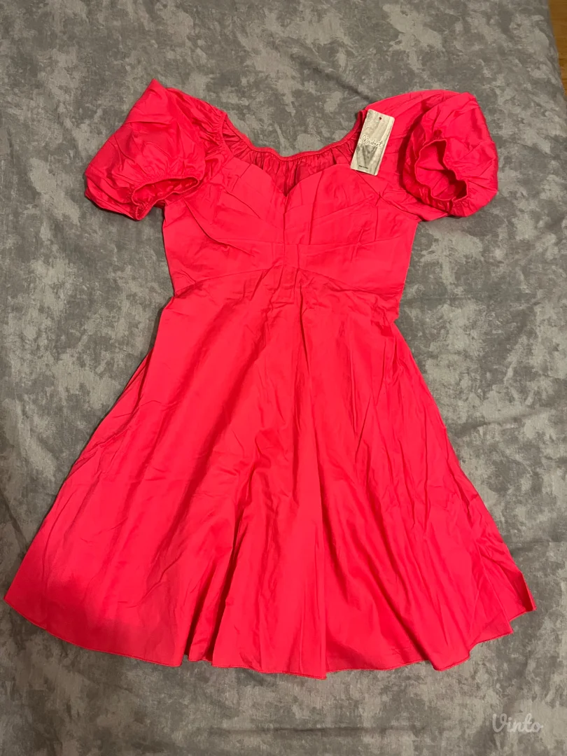 Neon roze haljina sa etiketom