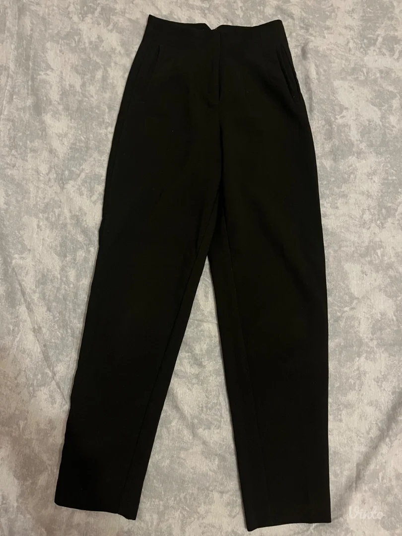 New yorker crne pantalone