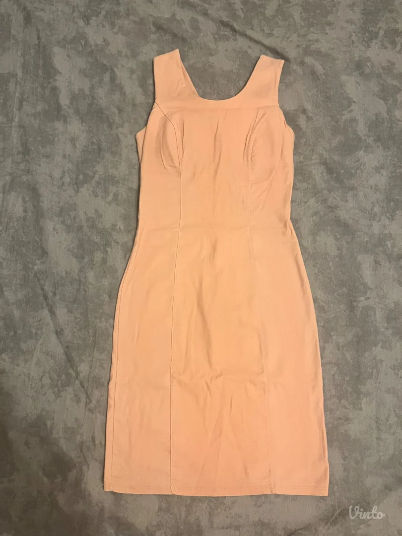 Puder roze uska haljina