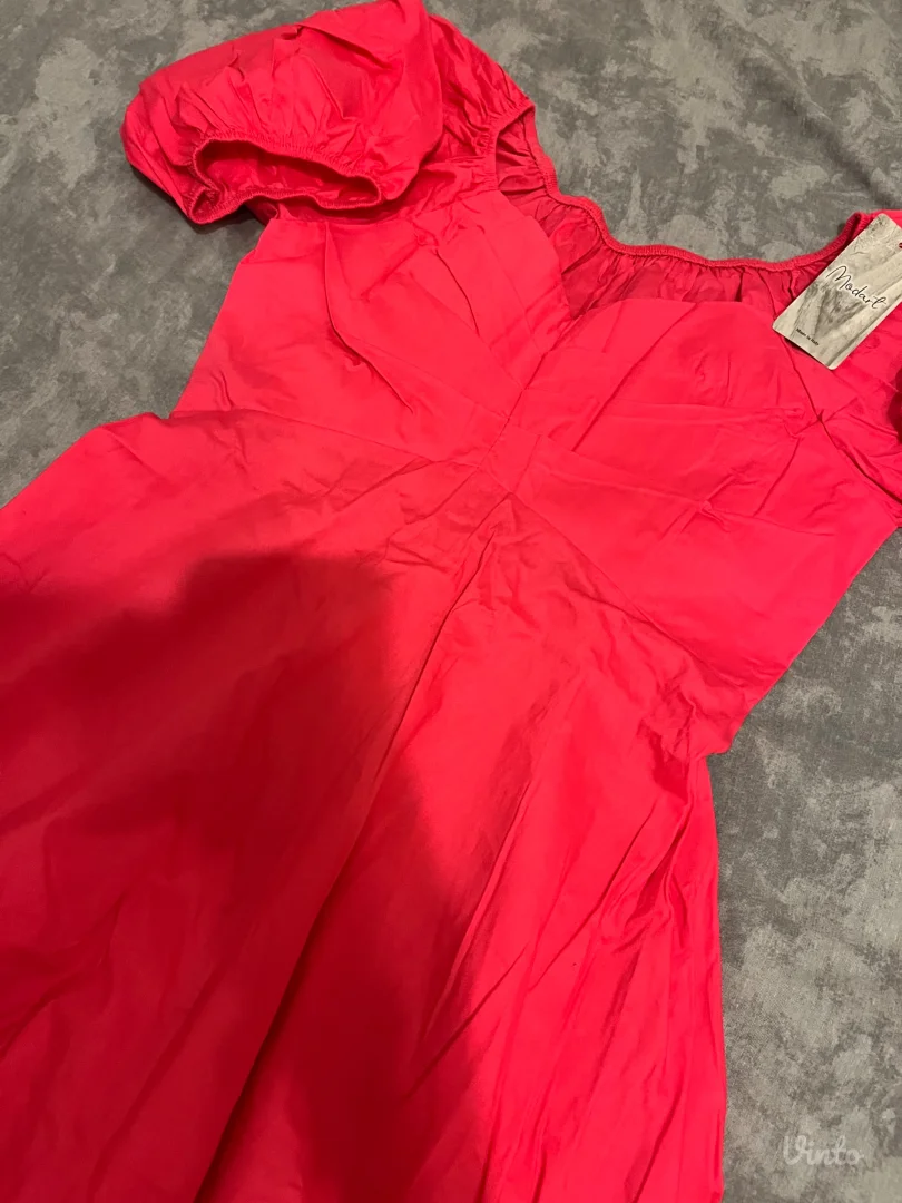 Neon roze haljina sa etiketom