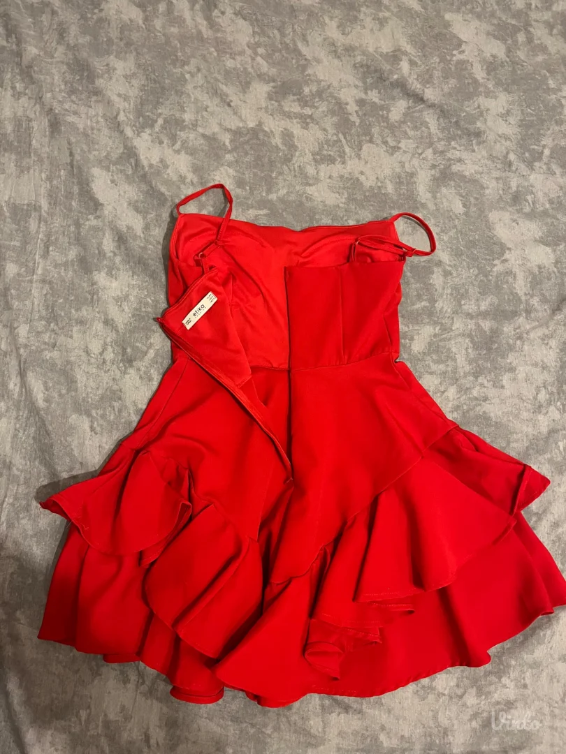 Svečana crvena haljina u S veličini