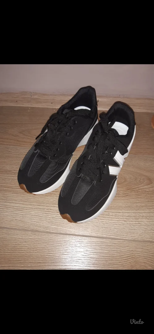 Crne ženske patike 39 NOVO