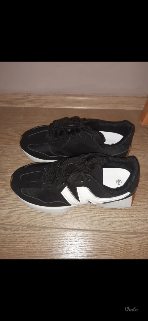 Crne ženske patike 39 NOVO