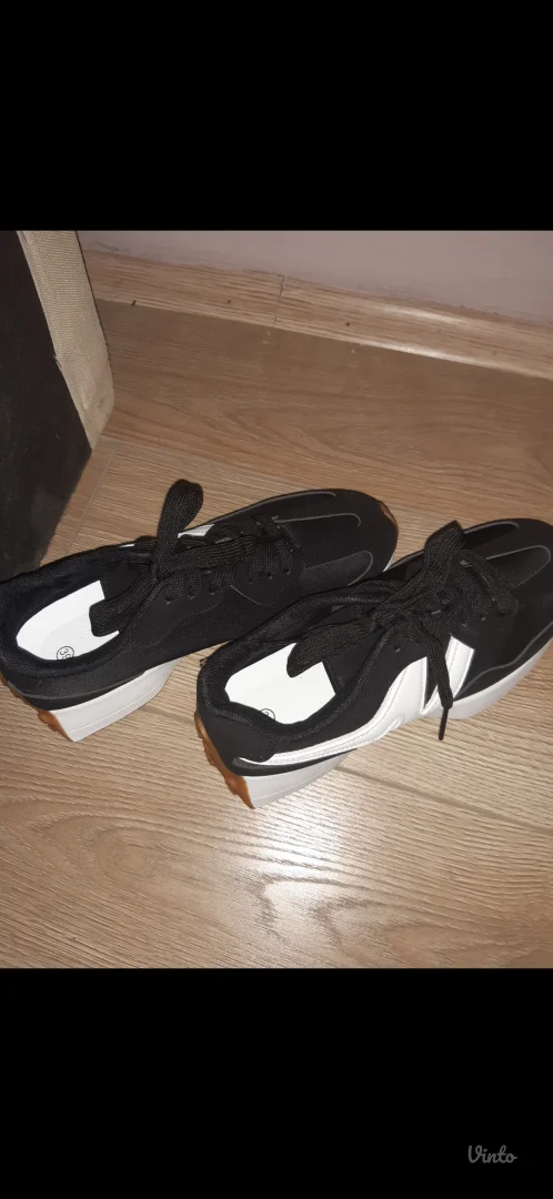 Crne ženske patike 39 NOVO