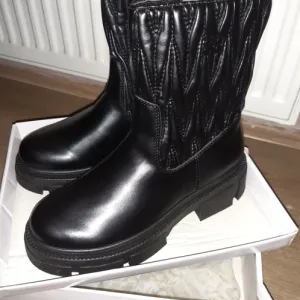 METRO ženske čizmice 37 NOVO SA ETIKETOM