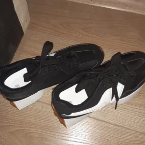 Crne ženske patike 39 NOVO