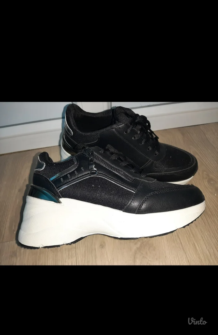 Crne ženske patike NOVO