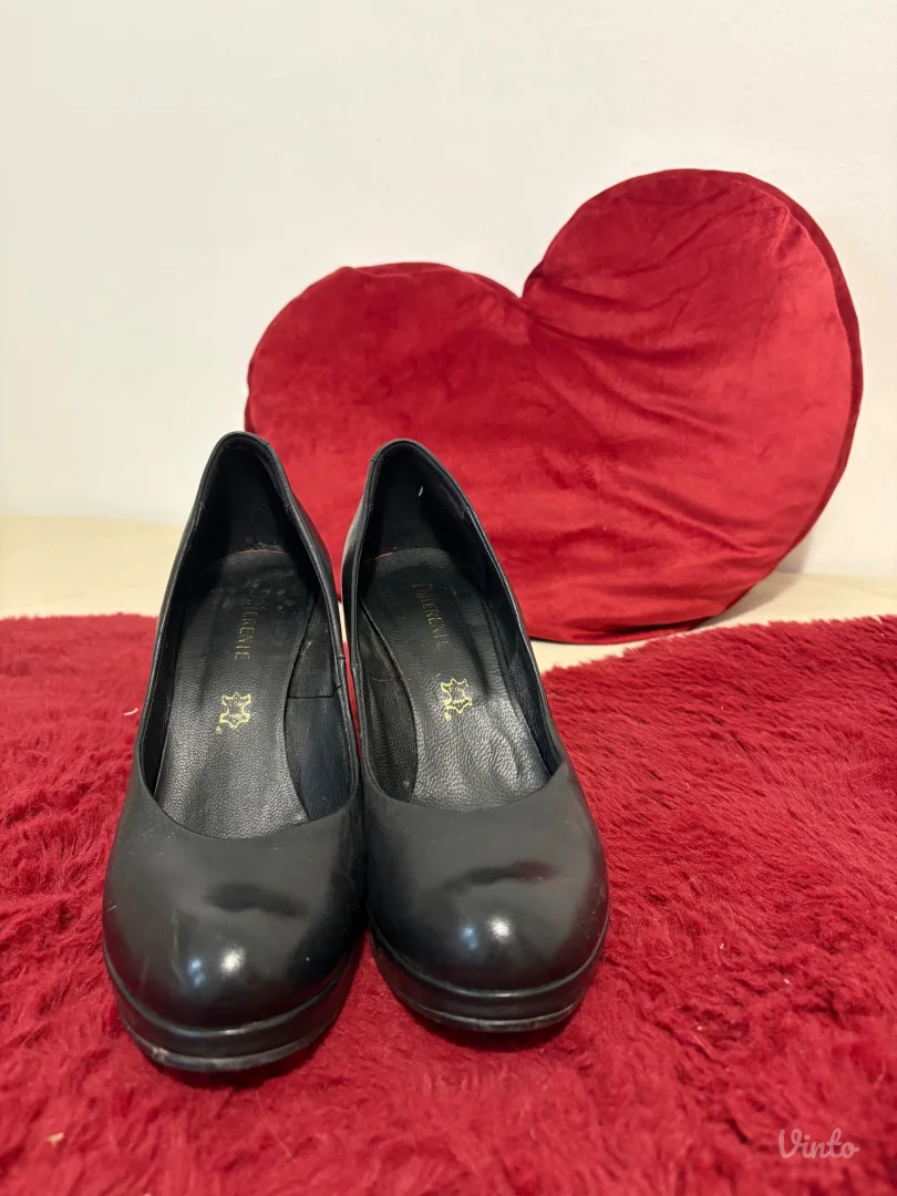 Crne cipele na štiklu