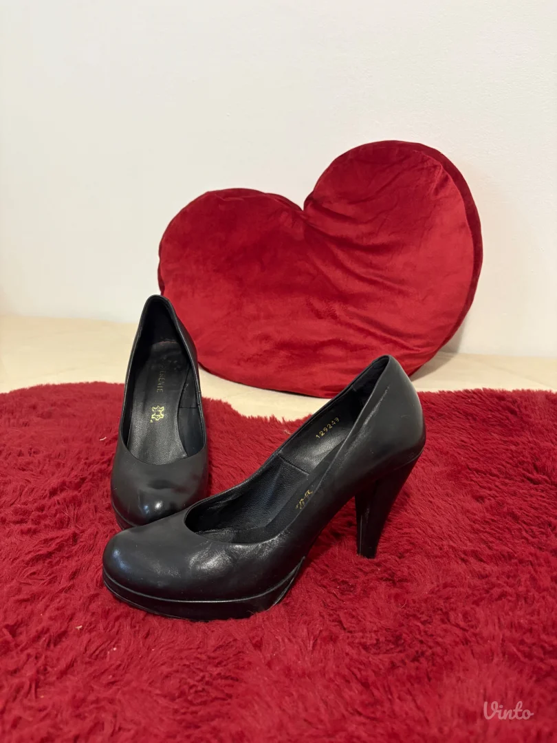 Crne cipele na štiklu