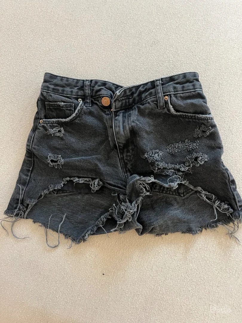 Bershka crni šorts