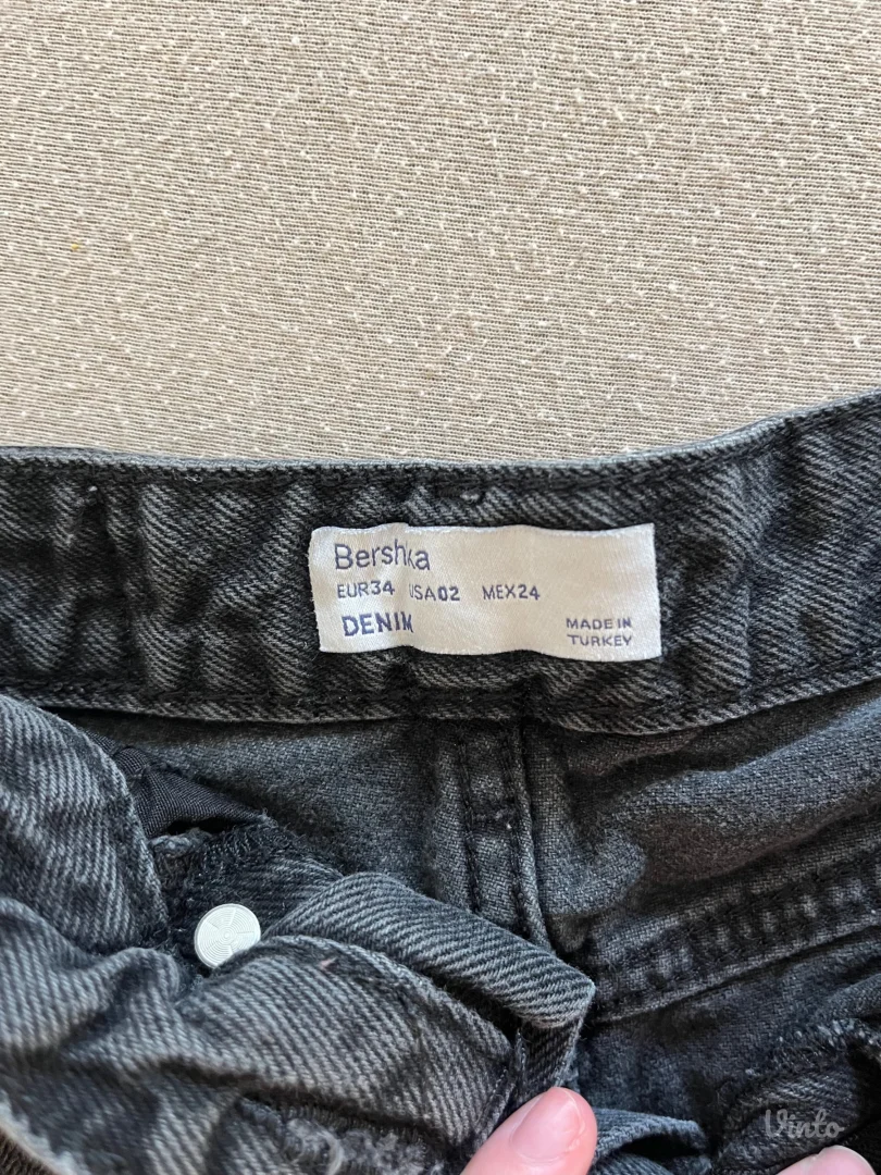 Bershka crni šorts