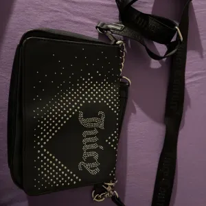 Juicy Couture crna torbica
