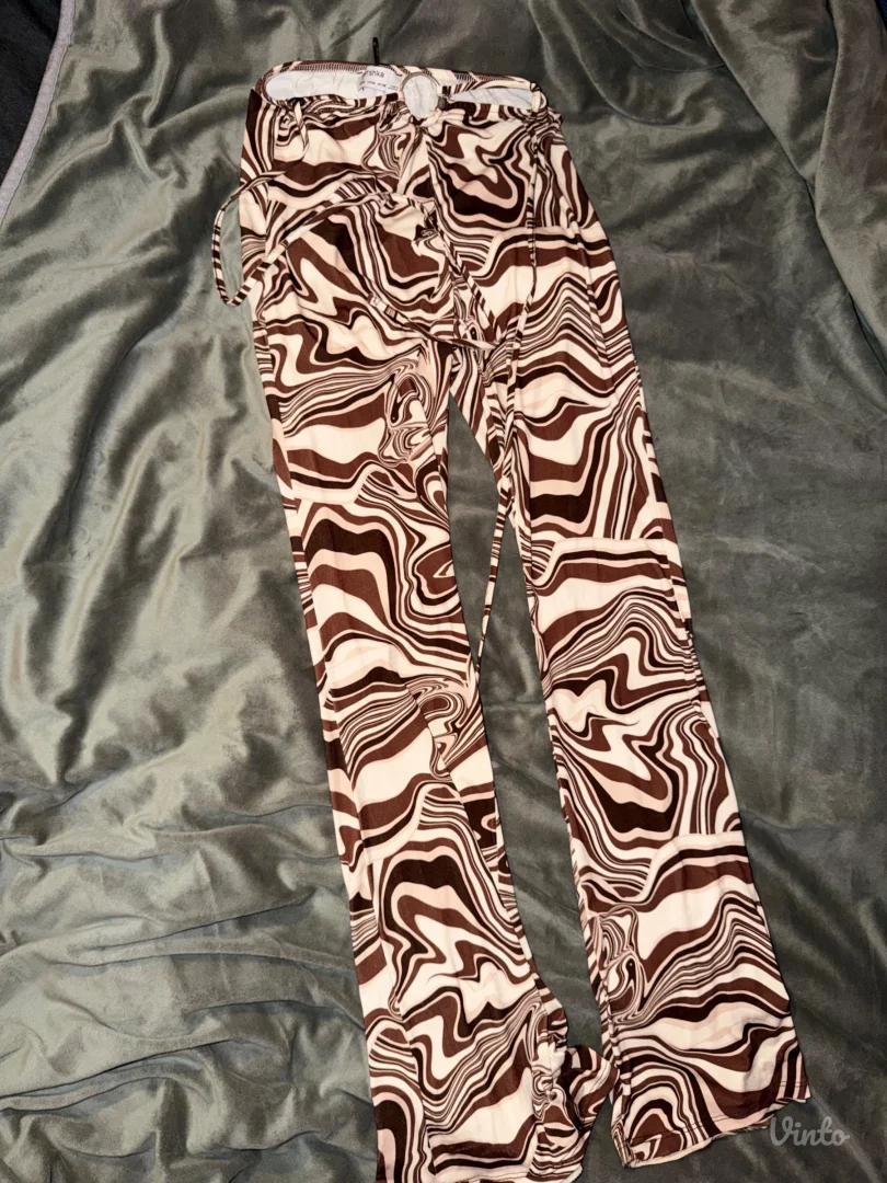 Bershka pantalone helanke