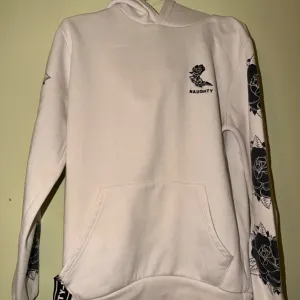 Beli duks sa kapuljačom