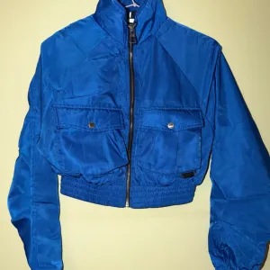 Bershka plavi šuškavac