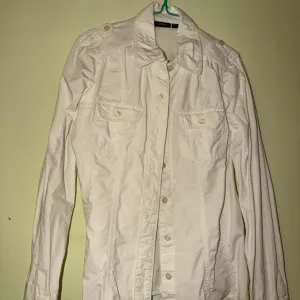 Bela ženska letnja jaknica