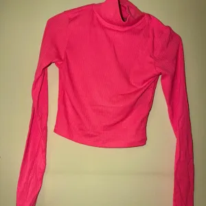 Kratka drecavo roze rolka