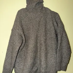 Sivi rolka džemper